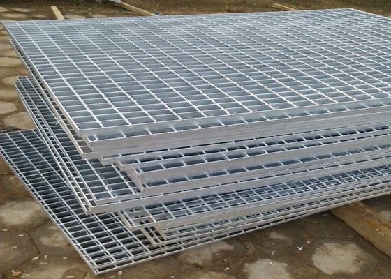China Standard-Schmiede 25x3 galvanisierte das Stahlflach Material des gitter-A36 fournisseur