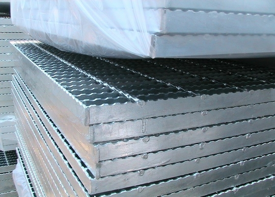 China Notausgang galvanisierte Stahltreppen-Schritte, welche frei 3 - 10mm die Platte verpacken fournisseur