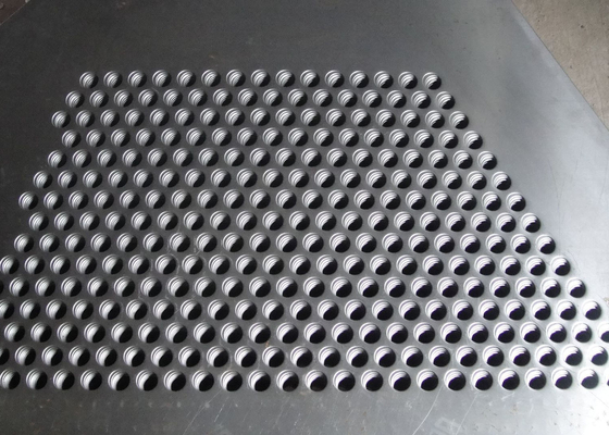China Heißes eingetauchtes perforiertes galvanisiertes Blatt, perforierte Stahlplatte für Treppen-Schritt fournisseur