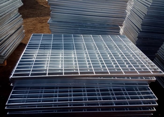 China 25 x 5 geschweißter Stahl des Galvano-Gebäude galvanisierter Stahlmaschen-Gehweg-Q235 Presse fournisseur