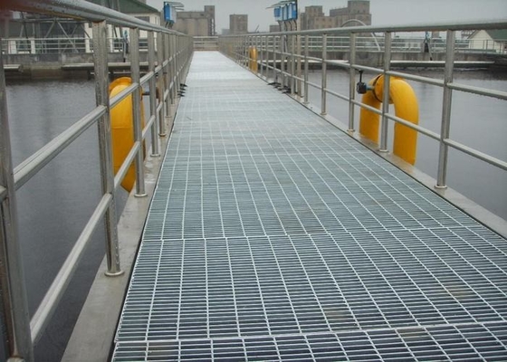China Fahrstraße galvanisiertes Stahlgitter für Bau geschweißtes Stahlmaterial fournisseur