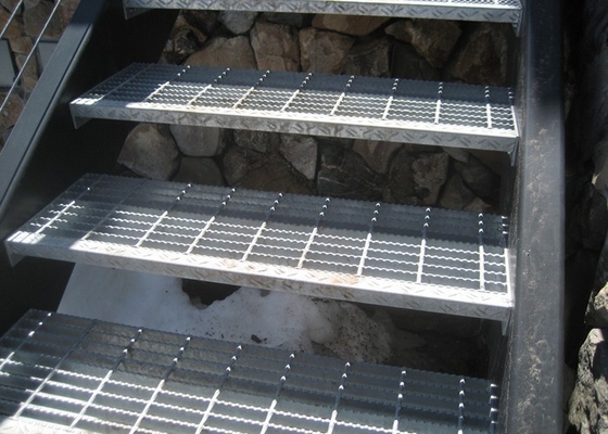 China Sgs-galvanisierte Stahltreppen-Schritt-heißes Bad-galvanisierte Oberfläche im Freien fournisseur
