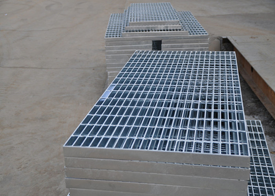 China 32 x 5mm Stahl-Gehweg-Gitter, flaches heißes eingetauchtes galvanisiertes Stahl-Gitter fournisseur