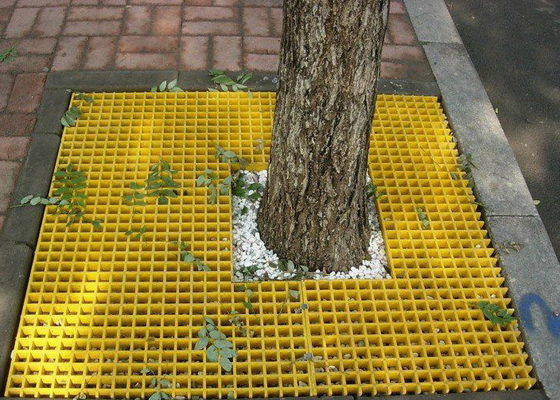 China Geformter Fiberglas-Plastikboden, der für Baum-Gelb-Farbe-SGS-Zustimmung zerreibt fournisseur