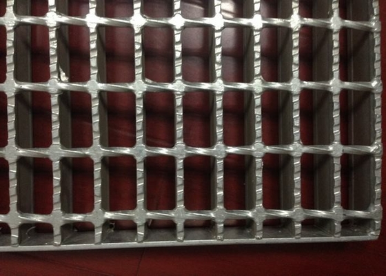 China Baumaterial-gezackter kratzender Stahldruck schloss/geschweißt zu fournisseur