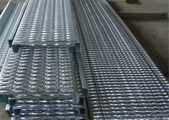 China Stahl der Beleg-beständiger galvanisierter Stahltreppen-Schritt-Leiter-Q235 im Freien fournisseur