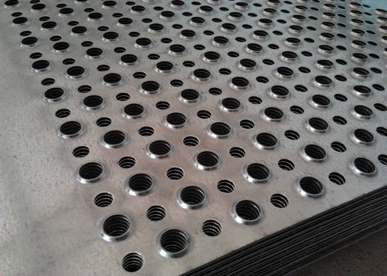 China Schwarzes galvanisierte Stahltreppen-Schritte zackte das kratzende Stangen-Antigleiten fournisseur