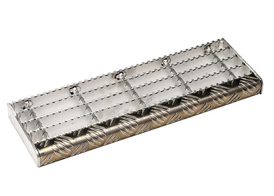China Karierte Platte, die galvanisierte Stahltreppen-Schritte 25mm x 3mm riecht fournisseur