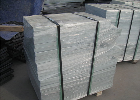 China Gehweg-Maschen-Gitter galvanisierter kratzender Stahlboden-Antibeleg ASTM A6 fournisseur