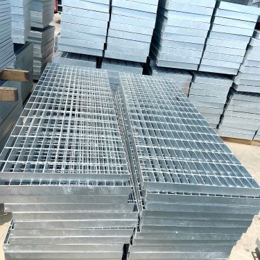 Geschweißte Stahlstabbelag Metall gezahnt Entwässerung gezahnter Stahlrost HDG Stahl gezahnte Bodengitter