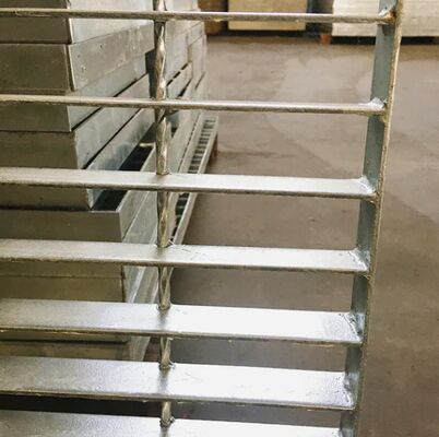 Hot DIP Galvanisiertes Stahlgitter mit 25 x 5 x 3 I-Bar-Typ und 30 mm Lagerbar-Pitch für Schwerlastplattformen