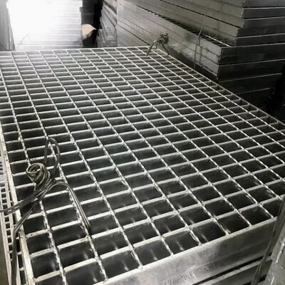 Hot Dip Galvanized Steel Grating mit 30X5 Stahlbar in gezackter oder einfacher Oberfläche für industrielle Verwendung