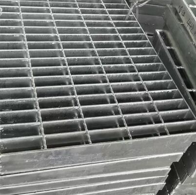 Hot Dip Galvanized Heavy Duty Steel Grating Korrosionsbeständiges Abflussgitter für Abwasserkanäle und Einfahrten