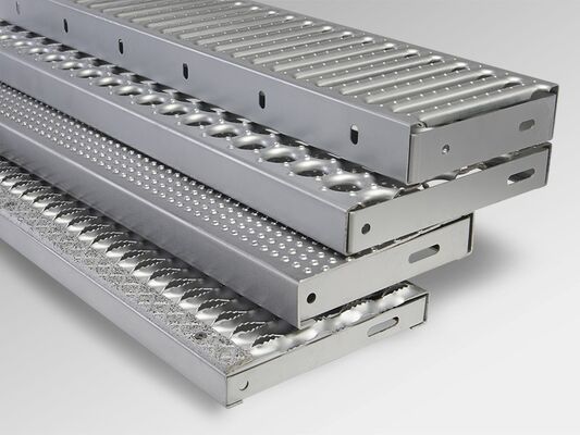 Hot DIP galvanisierte Stahlleiterbühnen mit 25 x 3 bis 100 x 8 Lagerstangen und ANSI/NAAMM-Standard für Stufenleiter