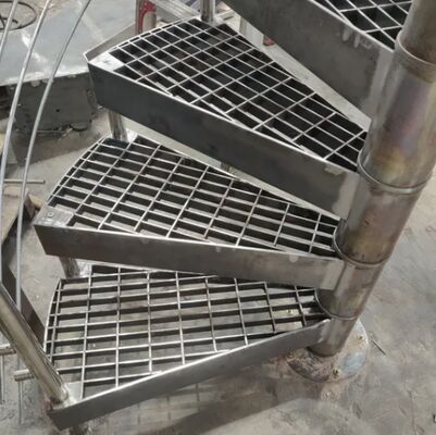 Außen Hot DIP Galvanisierte Stahltreppe mit 25 x 3 bis 100 x 8 Lagerbalken und ANSI/NAAMM-Standard