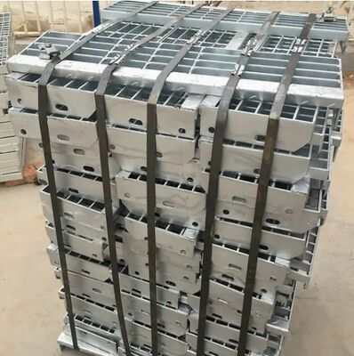 Feuerverzinkte Stahl-Treppenstufen mit Anti-Rutsch-Nasen und anpassbaren Größen für den industriellen Einsatz