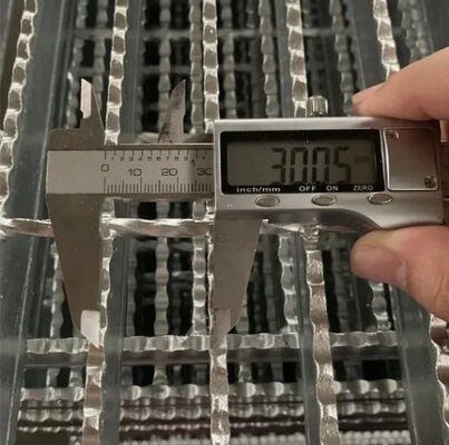 Hot Dipped Galvanized Heavy Duty Steel Grating Customizable Metal Grating for Industrial Use