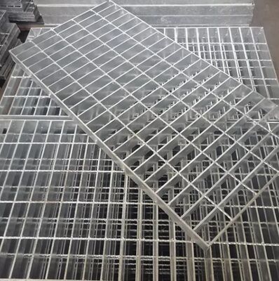 Hot DIP Galvanisiertes Stahlgitter mit gezacktem Stil und anpassbaren Größen für industrielle Plattformen