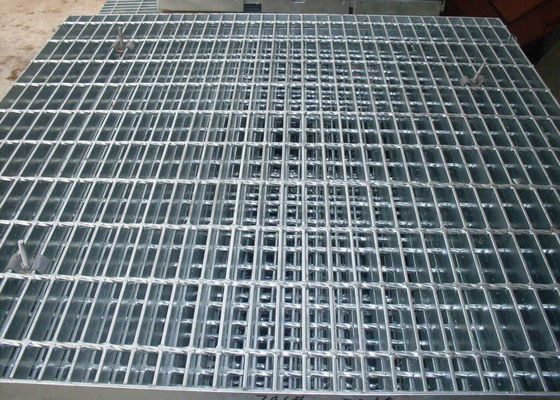 Silberne karierte Stahloberflächenplatte, warm gewalzter Diamant-Platten-Bodenbelag
