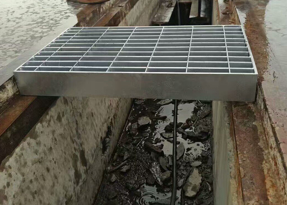 Heiße eingetauchte galvanisierte Hochleistungsstange, die 70mm x 6mm tragende Stange zerreibt