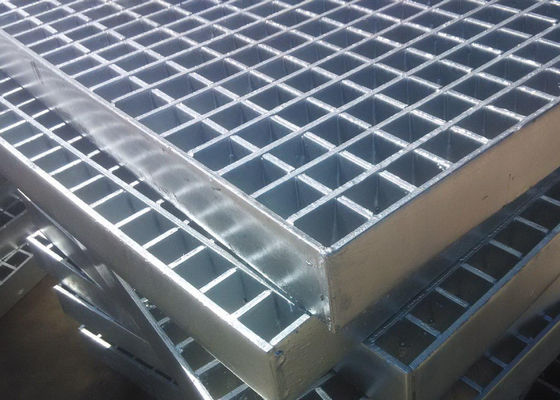 70mm x 6mm galvanisierten industrielle Boden-Gitter kratzende Plattform-StahlQuerlatte 8mm x 8mm