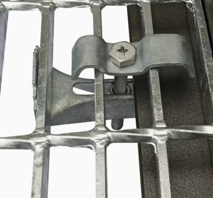 ANSI-Standard aus Edelstahl Schwerlasttreppe-Tread-Gitter für industrielle Sicherheit