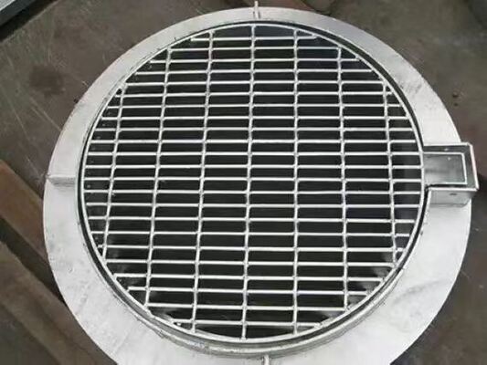 Auf Wunsch geschnittenes, warmgewalztes, galvanisiertes Stahlgitter mit spezieller Form für industrielle Gehwege und Plattformen
